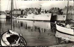 CPA Cote d'Emeraude Saint Malo Navires de guerre bassin Vauban Bateau