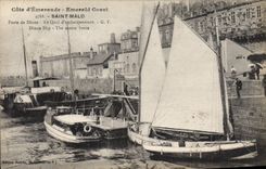 CPA Cote d'Emeraude Emerald Coast Saint Malo Porte de Dinan Le Quai d'embarquement Bateaux