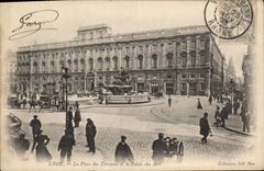 CPA Lyon La Place des Terreaux et le Palais des Arts 