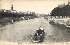 CPA Lyon Vue sur la Saone la Passerelle St Georges Bateau