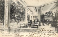 CPA Vichy salle de Restauration 