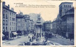 CPA Le Dauphine Grenoble place Notre Dame et monument du Centenaire de la Revolution surmonte du gro