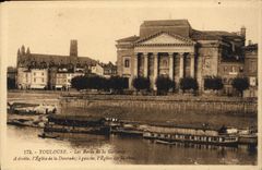 CPA Toulouse les bords de la Garonne a droite l'eglise de la Daurade a gouche l'eglise des jacobins 