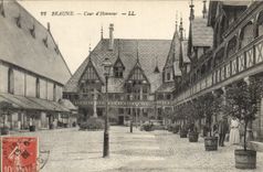CPA Beaune cour d'Honneur 