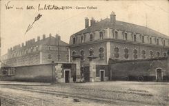 CPA Dijon Caserne Vaillant Miltiaria