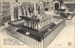 CPA Dijon Musee de Olion salle des gardes les tombeaux 