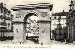 CPA Dijon La Porte Guillaume et l'Entree de la Rue de la Liberte 