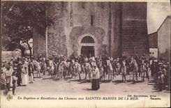 CPA Un bapteme et Benediction des Chavaux aux Saintes Maries de la Mer 