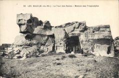 CPA Les Baux B du R La tour des Banes Maison des Troglodytes 
