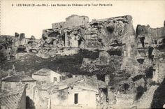 CPA Les Baux B du R Les Ruines du Chateau et la Tour Paravelle 