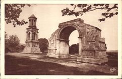 CPA St Remy B du R Les Antiques 