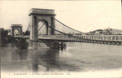 CPA Tarascon Le Pont suspendu vers Beaucaire 