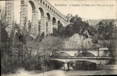 CPA Roquefavour L'Aqueduc le Viaduc et le Pont sur la Route 