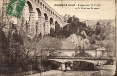 CPA Roquefavour L'Aqueduc le Viaduc et le Pont sur la Route 
