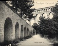 CPA Roquefavour La Route et le Pont 
