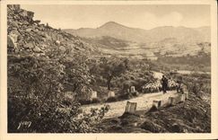 CPA Sur la Route de Saint Remy aux Baux