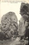 CPA  Les Baux Rocher geants et chimeriques gardant l'entree du val d'enfer ou les pretres Druides im