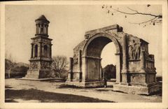 CPA Saint Remy de Provence Monument romains dont la construction remonte au siecle d'Auguste