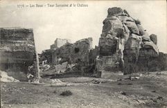 CPA Les Baux Tour Sarrasine et le Chateau