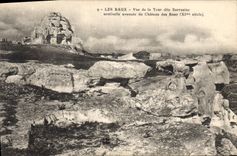 CPA Les Baux Vue de la Tour dite Sarrasine sentinelle avancee du Chateau des Baux (XIe siecle)