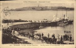 CPA Dinard La Cale Au Loin Saint Malo The Slip farther on from Saint Malo Bateau