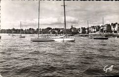 CPA En Bretagne Dinard Ille et Vilaine l'Estuaire de la Rance vers l'Eglise 