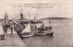 CPA Cote d'Emeraude Emerald Coast Dinard La Cale Au loin Saint Malo Bateaux