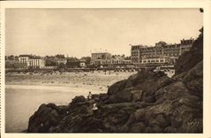 CPA La Douce France Cote d'Emeraude Dinard La Plage vue de la Pointe de la Malouine 