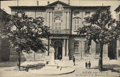 CPA Aix en Provence La Faculte et le Monument Peyres