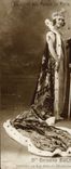 CPA La Reine des Reines de Paris  Mlle Germaine Buchet habillee par les Grands Magasins du Printemps