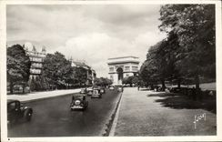 CPA Paris en Flanant l'Avenue Foch 