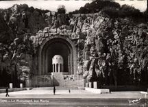 CPA Nice le Monument aux Morts 