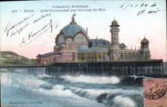 CPA Nice Jetee Promenade par un coup de Mer 