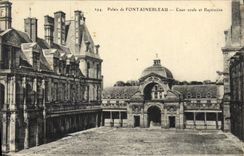 CPA Palais de Fontainebleau Cour Ovale et Baptistere 