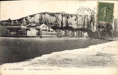 CPA Le Treport les Falaises et la plage 