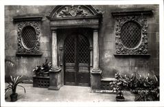 CPA Riom cour de la maison de l'Horloge 