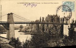 CPA La Roche Posay Les Bains Vienne la Creuse et le pont suspendu 