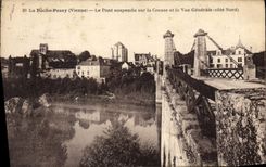 CPA La Roche Posay Vienne le pont suspendu sur la Creuse vue generale cote Nord 