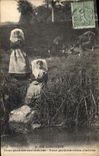 CPA En Limousin Folklore Nous gardons nos chevres