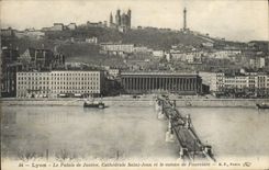 CPA Lyon Le Palais de Justice Cathedrale St Jean 