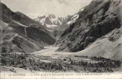 CPA Le Dauphine La Vallee Arsim et la Maontagne des Agneaux vus de la Route du Lautaret 