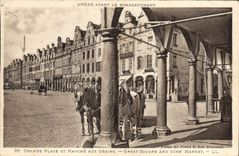 CPA Arras Avant le Bombardement Grande Place et Marche aux Grans 