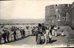 CPA Saint Malo La Terrasse la Chateau a l'heure des bains 
