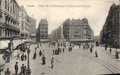 CPA Lyon Place de la Republique et Monument Carnot 