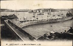 CPA Saint Malo Le Mole et les Remparts 