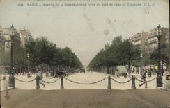 CPA Paris Avenue de la Grande Armee prise du pied de l'Arc de Tromphe 