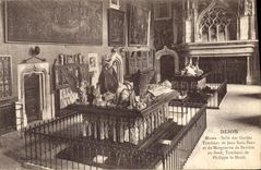 CPA Dijon Musee salle des Gardes Tombeau de Jean Sans Peur et de Marguerite de Baviere au fond Tombe