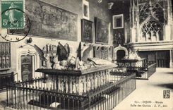 CPA Dijon Musee salle des Gardes 