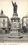 CPA Dijon la statue de Saint Bernard 