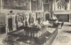 CPA Dijon Musee Salle des Gardos Tombeau de Jean Sans Peur et de Marguerite de Baviere au fond Tombe